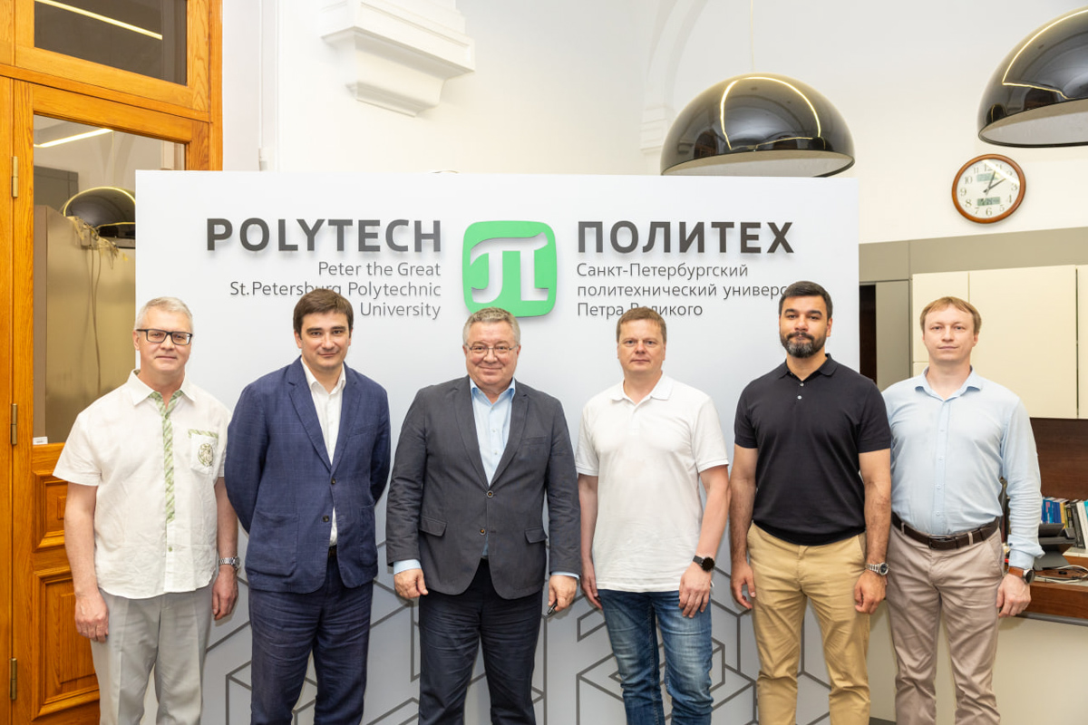 В совещании участвовали ректор СПбПУ Андрей Рудской, министр науки, высшей школы и технологического развития Архангельской области Алексей Аксёновым, исполняющий обязанности ректора Северного (Арктического) федерального университета имени М. В. Ломоносова Михаил Данилов, проректор по научной работе СПбПУ Юрий Фомин, заведующий НИЛ «Лазерные и аддитивные технологии» Института машиностроения, материалов и транспорта Михаил Кузнецов, профессор Высшей школы физики и технологий материалов ИММиТ Сергей Паршин