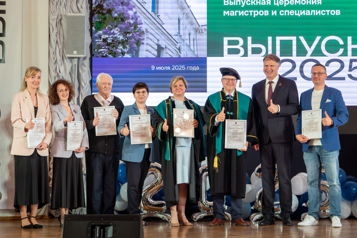 Депутат передал благодарности преподавателям ИПМЭиТ от председателя Законодательного Собрания Санкт-Петербурга Александра Бельского Депутат передал благодарности преподавателям ИПМЭиТ от председателя Законодательного Собрания Санкт-Петербурга Александра Бельского