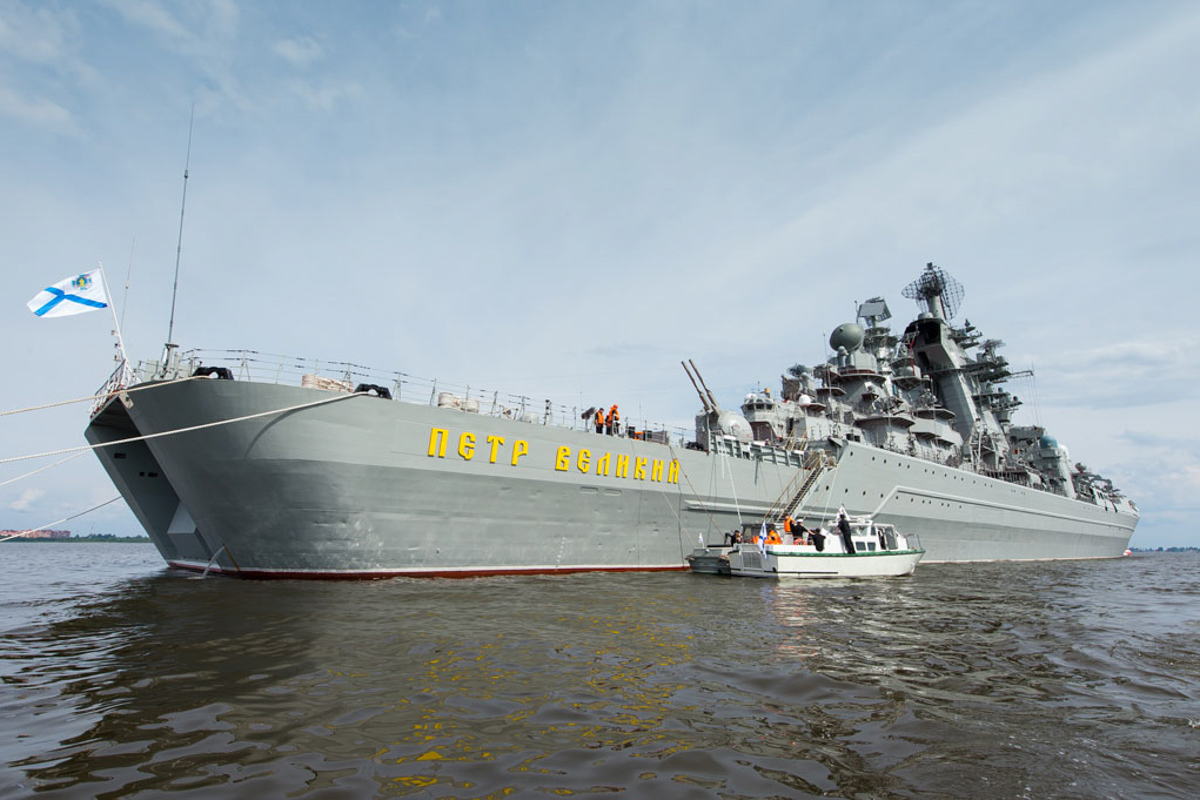 Подшефный крейсер Политеха тоже носит имя Петра Великого