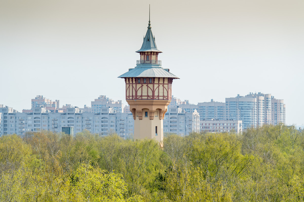 Гидробашня Политеха — доминанта района 