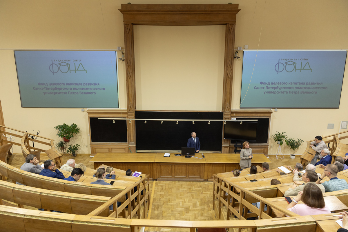 В Политехе после ремонта открылась большая физическая аудитория 