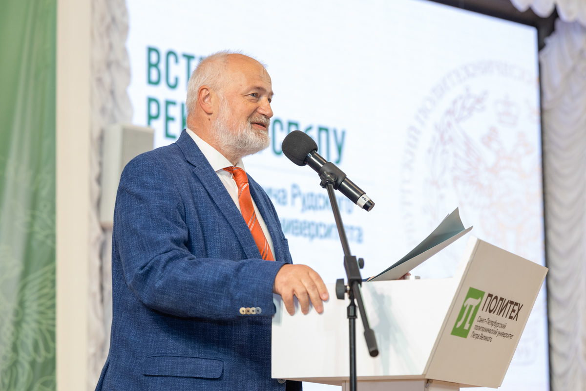 Депутат Законодательного собрания Санкт-Петербурга Михаил Амосов Депутат Законодательного собрания Санкт-Петербурга Михаил Амосов