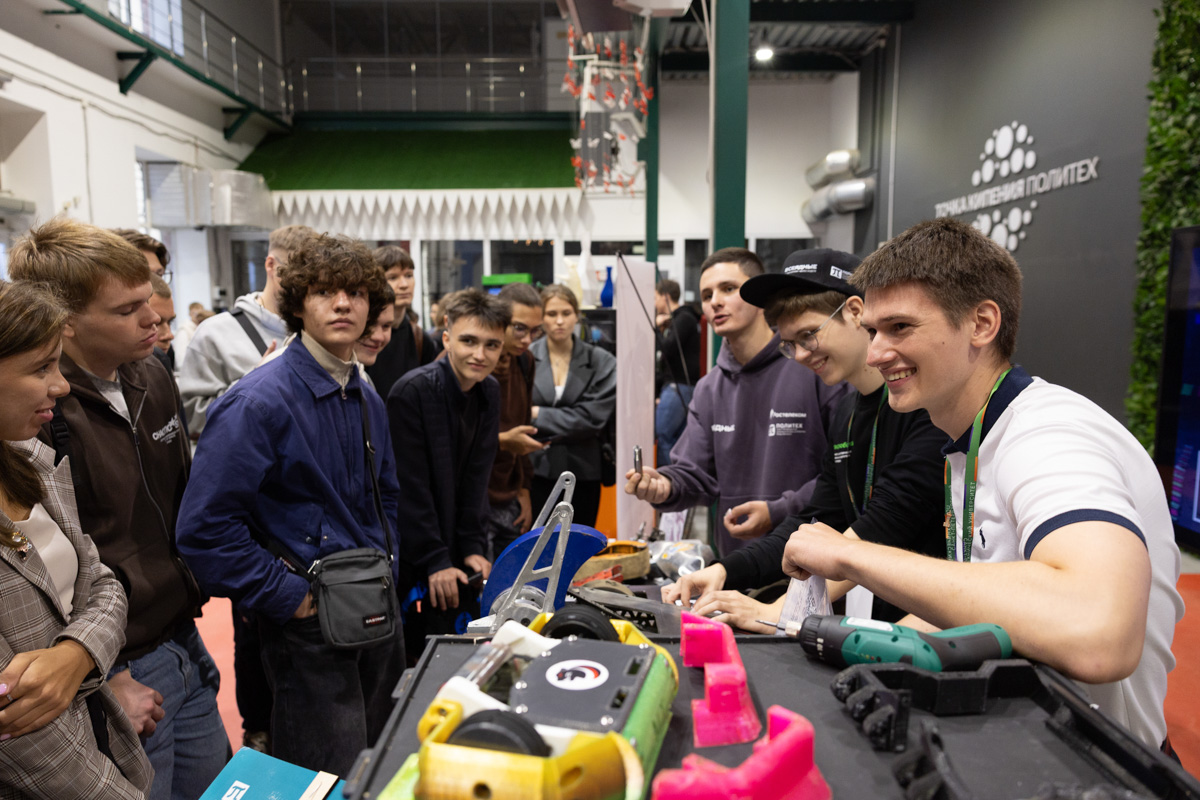 На станции «Шаг к будущему» ребята могли познакомиться с инновационными проектами студентов 