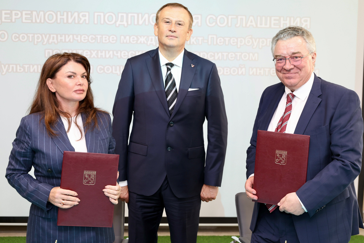 В присутствии губернатора Ленинградской области Александра Дрозденко ректор СПбПУ Андрей Рудской и директор Мультицентра Ирина Дрозденко подписали соглашение о стратегическом партнёрстве 