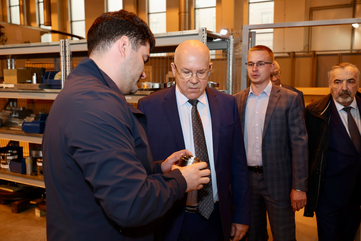 Гости посетили комплекс «Машиностроительные технологии и материалы» 