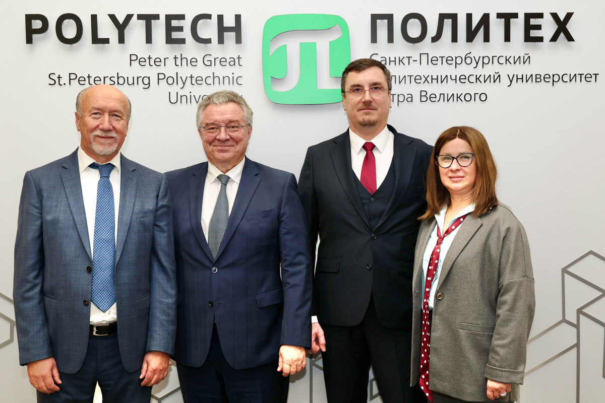 В состав делегации вошли Николай Быстров, Сергей Гошовец и Татьяна Марканич 