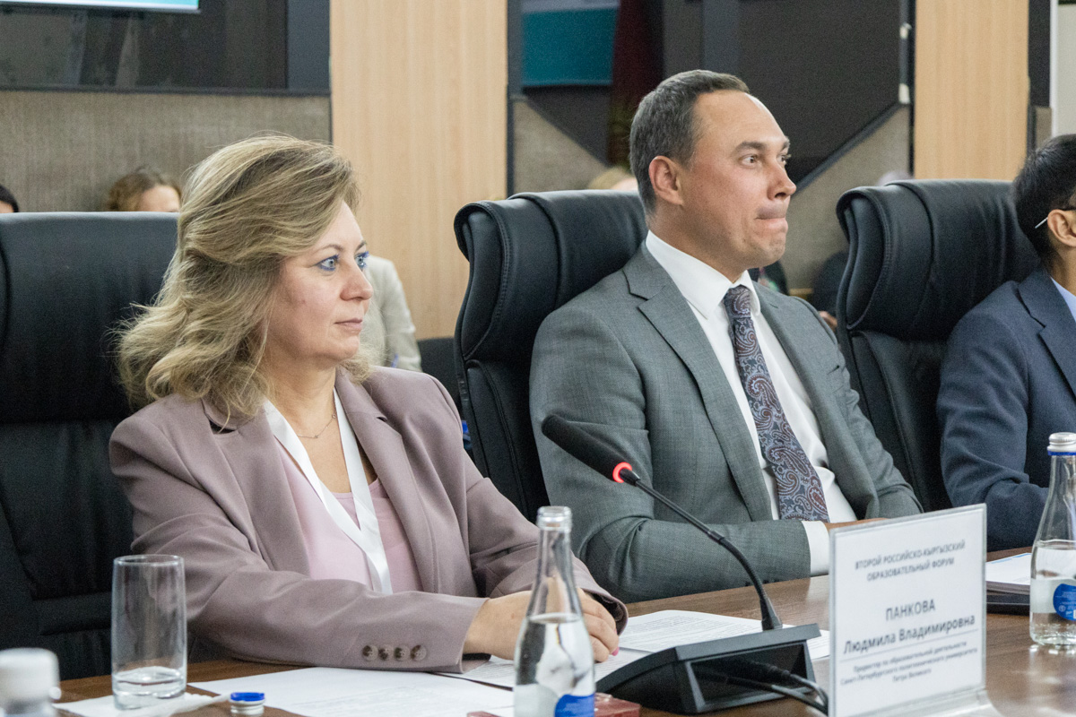 Людмила Панкова выступила модератором круглого стола «Подготовка кадров, востребованных современным рынком труда» 