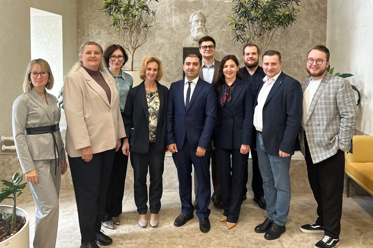 На первом этаже корпуса ИПМЭиТ 