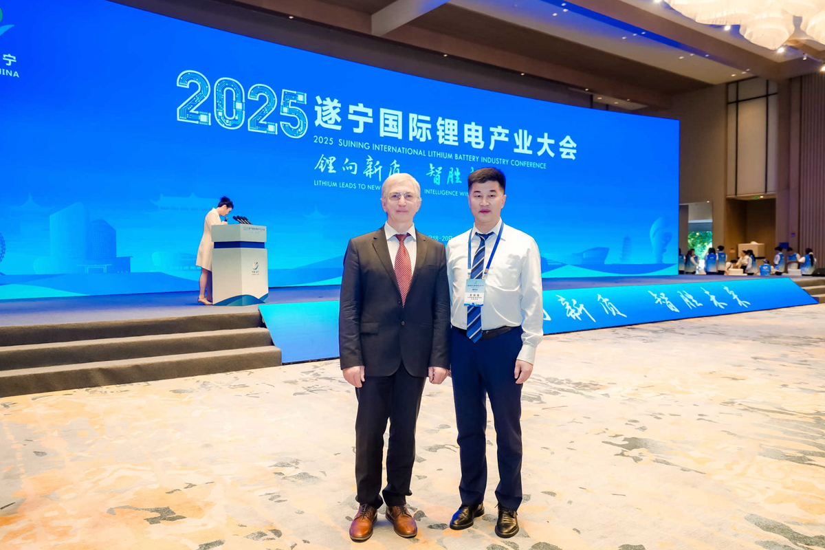 На конференции Политех представили профессор Сергей Кондратьев, профессор Ван Циншэн и команда NEMTRI 