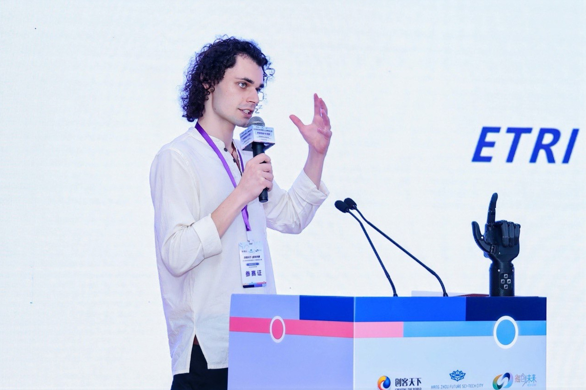 Команда политехников представила проект бионического протеза 