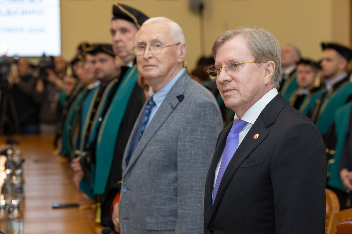 Торжественная церемония в зале заседаний Учёного совета 