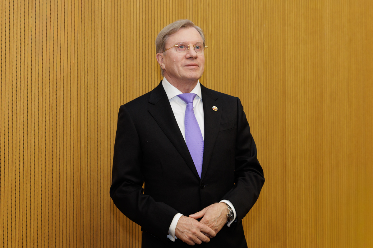 Вице-премьер России и выпускник Политеха Виталий Савельев стал тринадцатым гостем дискуссионного клуба «Вам слово!» 