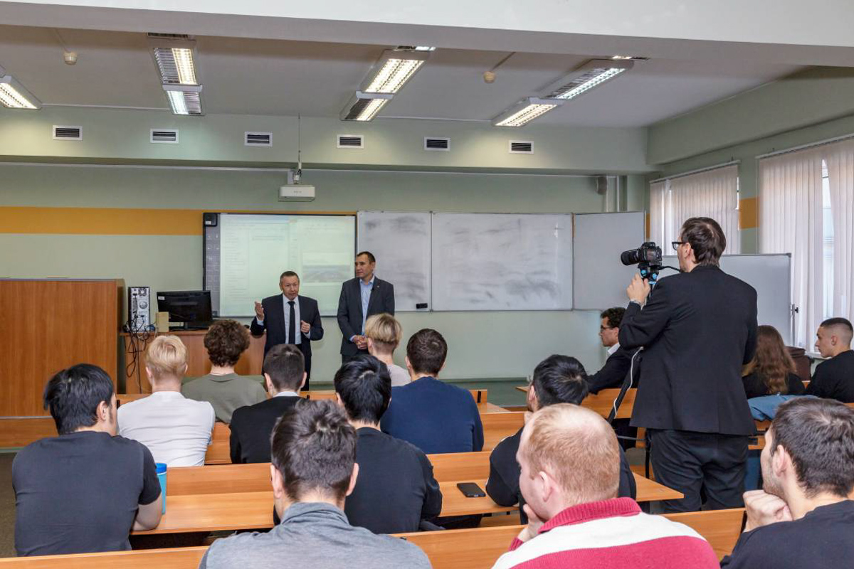 Открытие новой учебной лаборатории управления технологическими процессами и их мониторинга с помощью промышленных контроллеров АБАК 