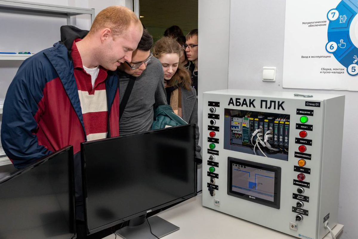 Казанский научно-инженерный центр «Инкомсистем» (разработчик, изготовитель и продавец оборудования с торговой маркой АБАК) безвозмездно передал Высшей школе управления киберфизическими системами Института компьютерных наук и кибербезопасности СПбПУ шесть учебных стендов на сумму 2,5 млн рублей 