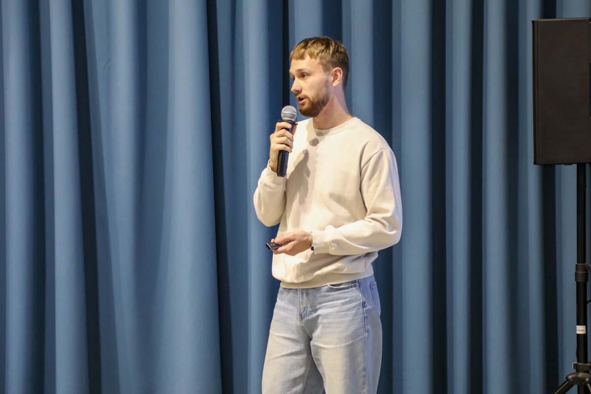 Выпускник Политеха Александр Емельянов начал карьеру в СКБ и за три года прошёл путь от участника программы до инженера-программиста 2-й категории в бюро разработки управляющих программ 