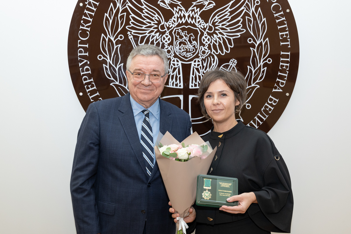 Андрей Рудской и начальник отдела учёта расчётов и обязательств Нина Атишева