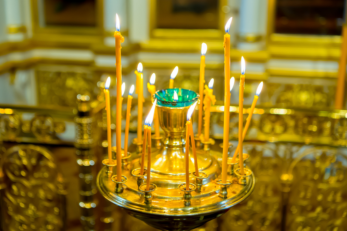 В день Покрова Пресвятой Богородицы верующие воспевают духовное покровительство, которое оказывает Божия Матерь всем нуждающимся и обездоленным 