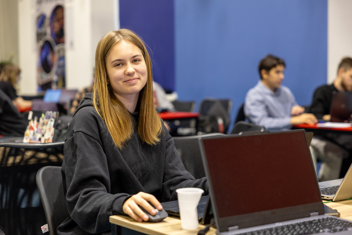 В Политехе прошёл хакатон по разработке роботов-курьеров 