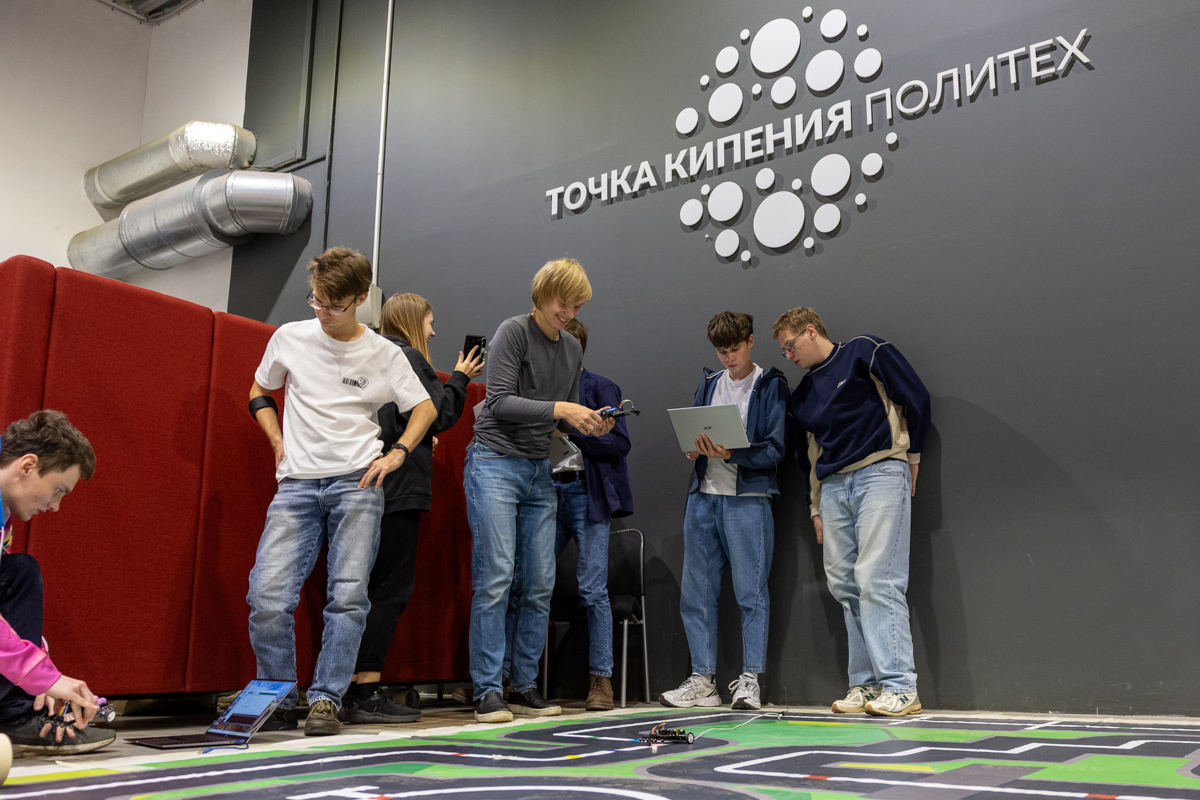 Организатором выступила Высшая школа автоматизации и робототехники 