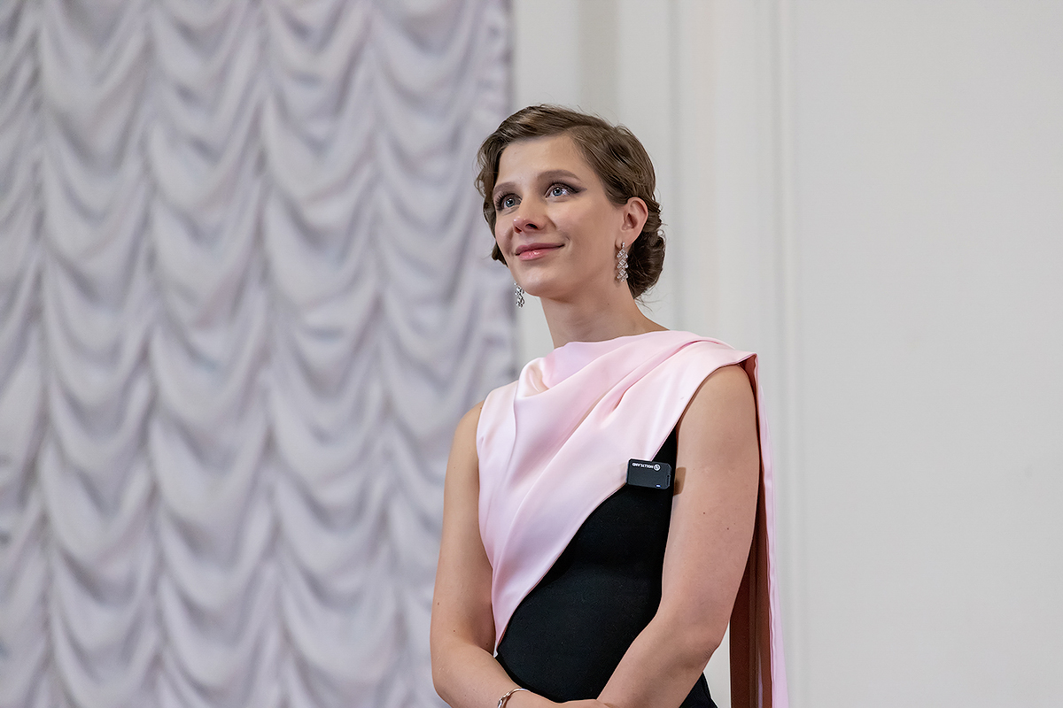 Актриса Лиза Арзамасова поделилась любовью к поэзии на встрече в Политехе 