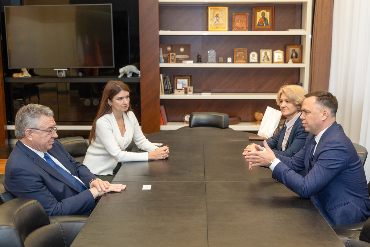 ИСИ совместно с НИИ ПГ реализует программы, направленные на подготовку нового поколения высококвалифицированных специалистов 