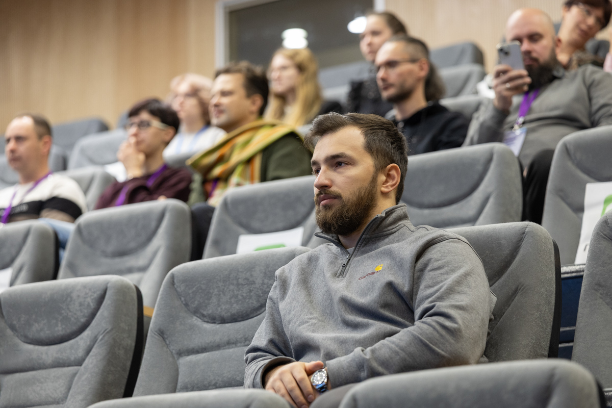 Программа мероприятия состояла из устных и стендовых докладов, дискуссий, выставки аппаратуры, ПО и методических продуктов 