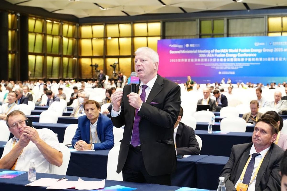 Директор направления научно-технических исследований и разработок Госкорпорации «Росатом» В. И. Ильгисонис