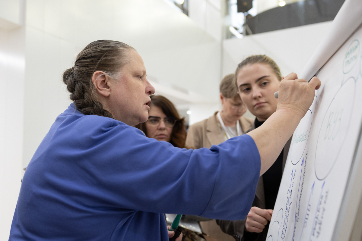 Выступления каждого спикера сопровождалось живой профессиональной дискуссией