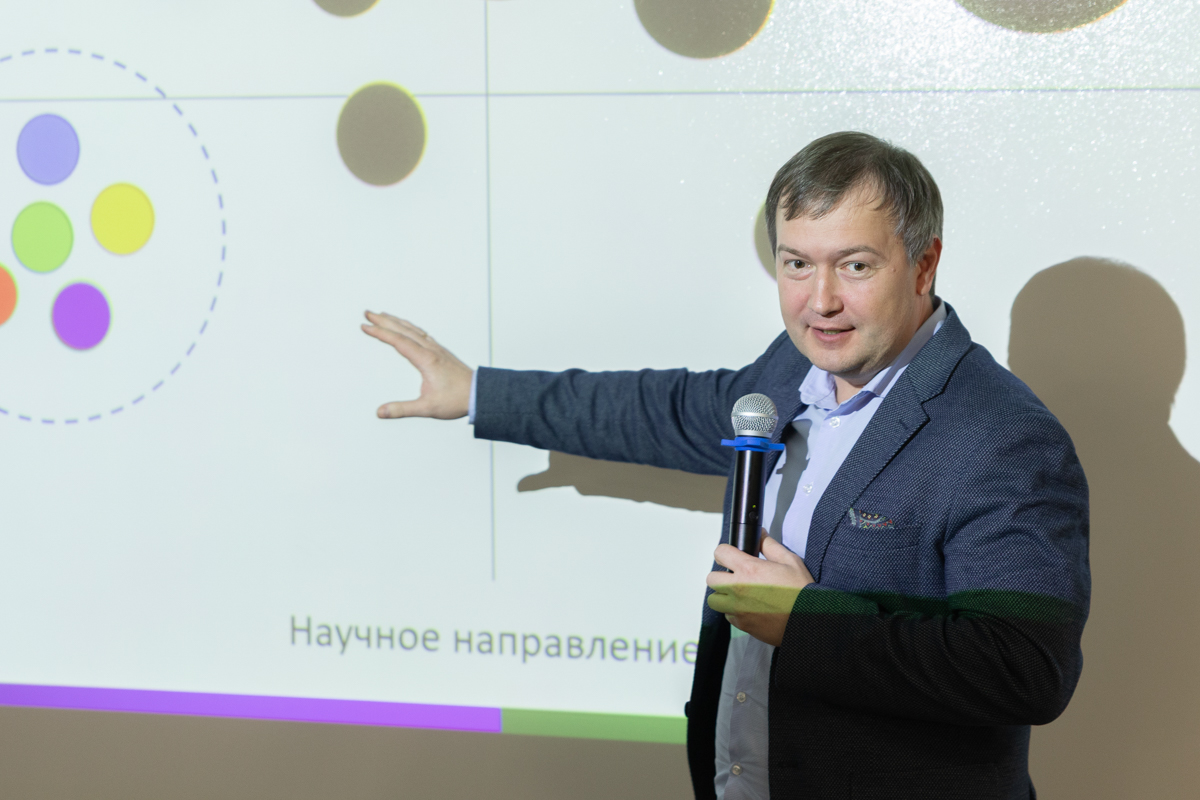 Участники делились своим видением того, как «вырастить» технологических лидеров, визионеров в стенах университета 