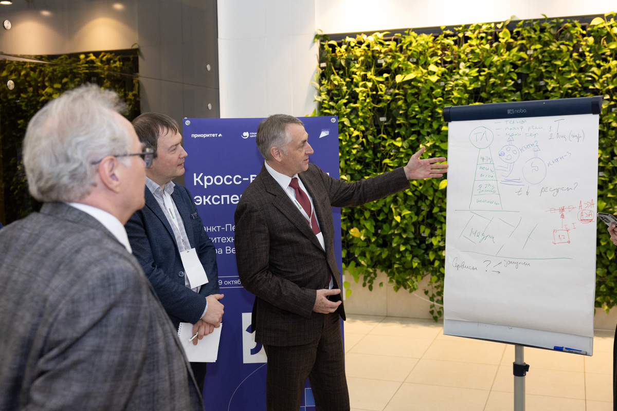 Максимально откровенный разговор профессионалов позволил выявить барьеры и сложности, с которыми сталкивается университет при реализации своих целей и задач