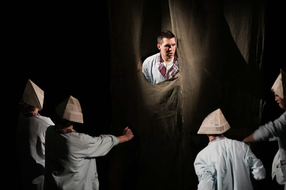 «Глагол» представил спектакль «Подпоручик Киже» по одноимённой повести Юрия Тынянова