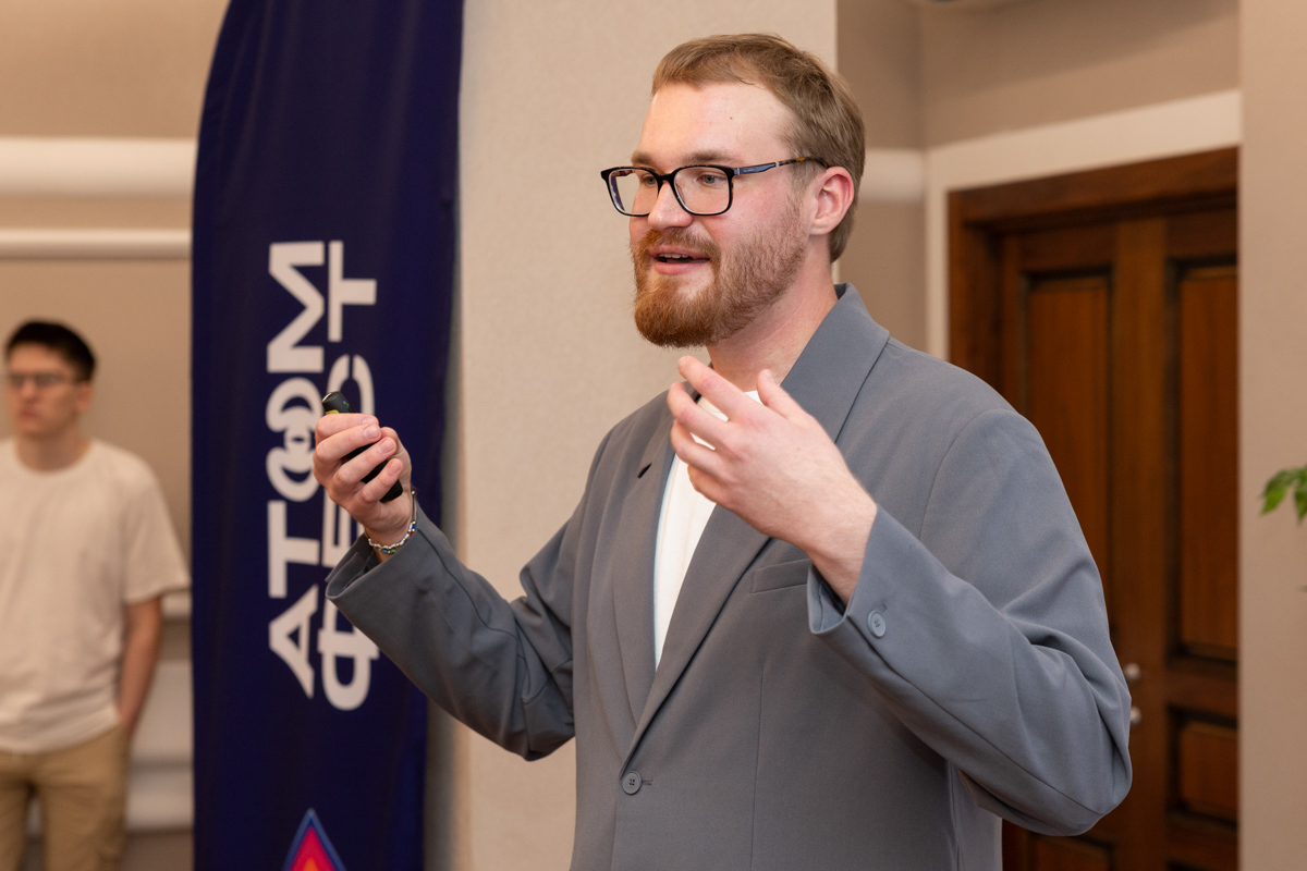 Глеб Пожидаев