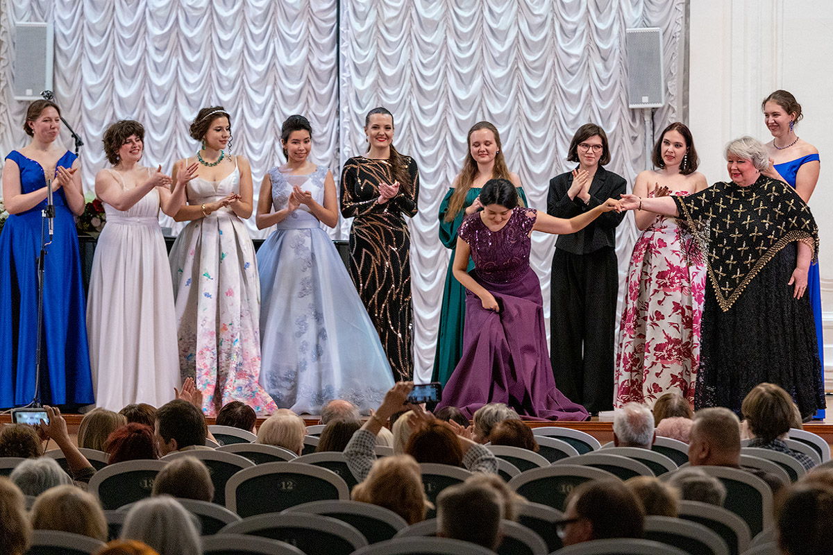 Лучшие вокальные и инструментальные сочинения великих русских композиторов исполнили солисты Мариинского театра, среди которых — народная артистка России Ольга Кондина 