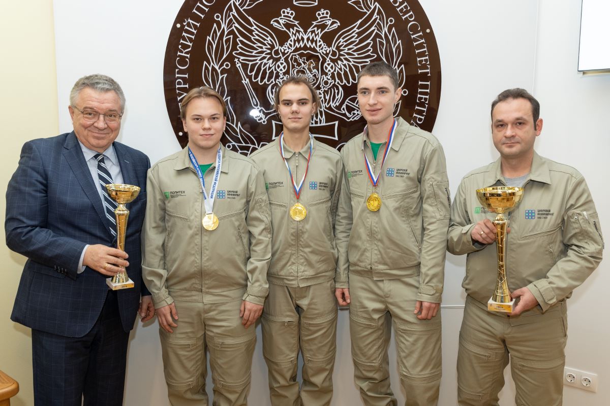 Андрей Рудской, Александр Родин, Владислав Балашов, Егор Серяков и Михаил Корчков 
