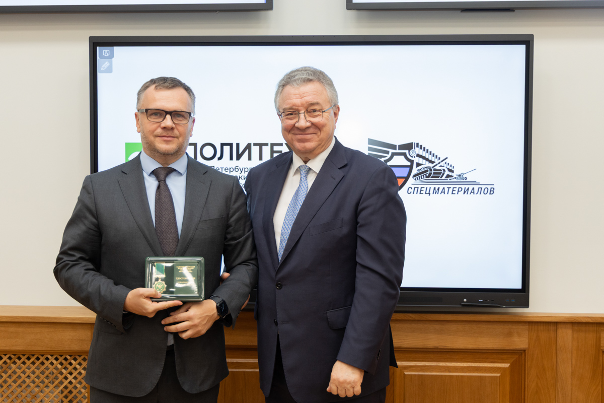 Знаком отличия «За заслуги» награждён проректор по организационно-хозяйственной работе Станислав Владимиров 