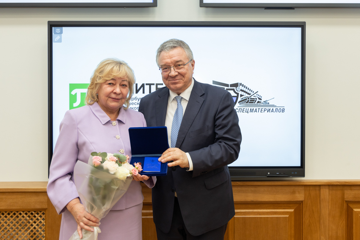 Нагрудным знаком «Почётный наставник» Министерства науки и высшего образования РФ награждена советник при ректорате Нина Панкова 