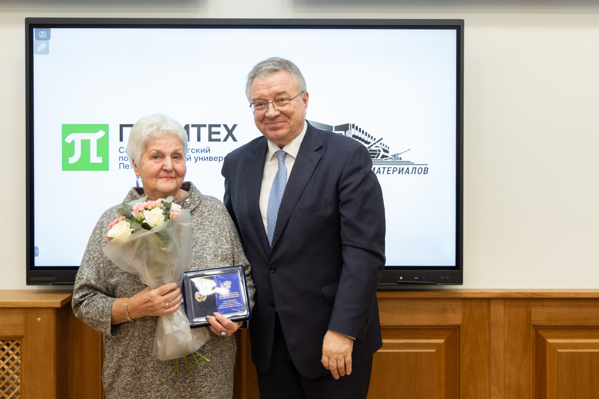 Звание «Почётный работник сферы образования Российской Федерации» присвоено доценту Высшей школы механики и процессов управления Инне Николаевой 