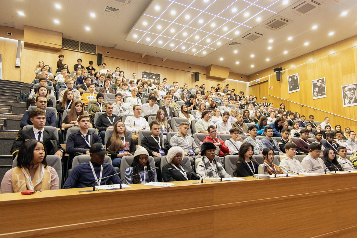 Архитектура каждого трека объединяет модуль по проектированию, модуль индустриального партнёра, модуль soft-skills и проектный модуль 