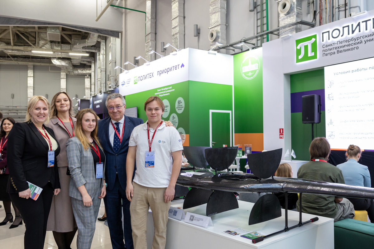 «Будущее науки — за вами»: ректор Политеха поддержал молодых учёных на конгрессе в «Сириусе» 