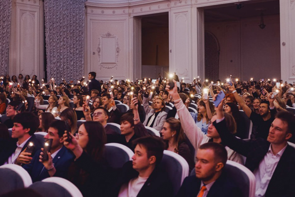 Собрание «Адаптеров» в Белом зале 