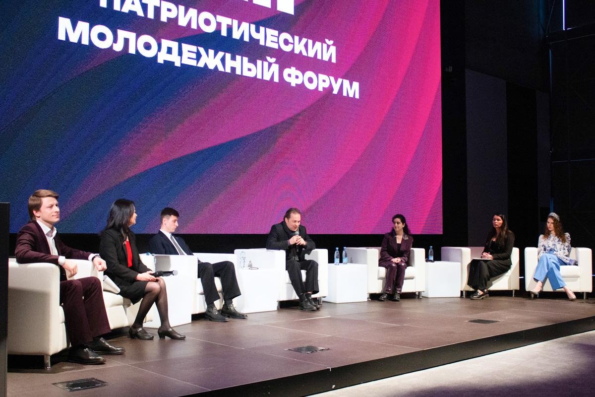 Одним из самых ярких событий форума стала панельная дискуссия на секции «Культура», модератором которой стала директор Центра волонтёрских проектов «Гармония» СПбПУ, доцент Гуманитарного института Татьяна Нам 