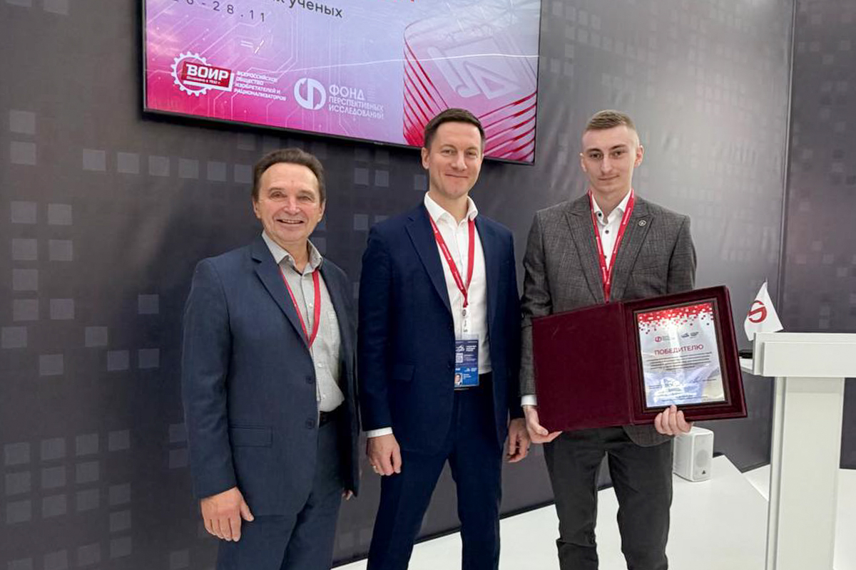 Владимир Иванов, директор ФПИ Максим Вакштейн и Антон Смирнов