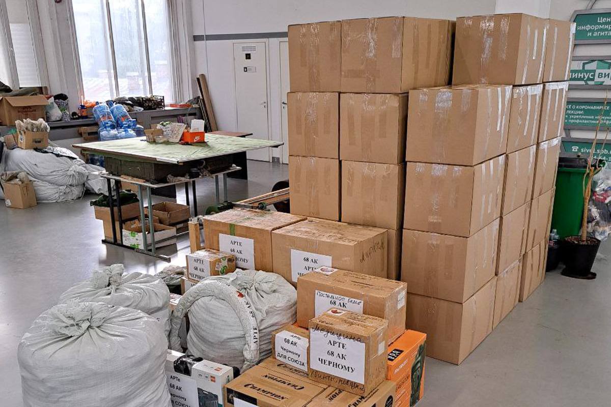 Политехники доставляют гуманитарную помощь на Донбасс 