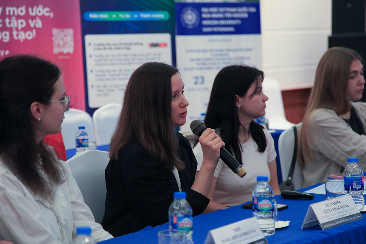 Елена Селиванова выступила с докладом 