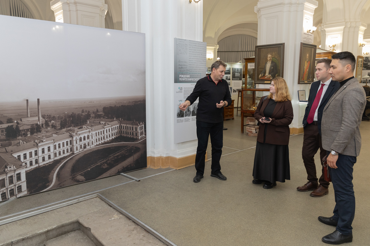 Экскурсия по музею истории Политеха для Ильшата Рахматуллина 