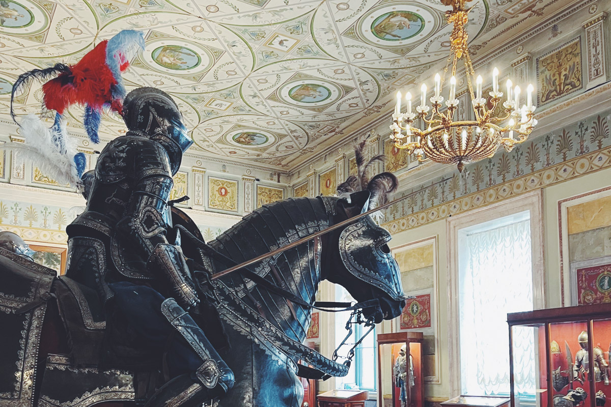 Первый выпуск видеопроекта Политеха и Эрмитажа «Формула искусства» снимали в Рыцарском зале 