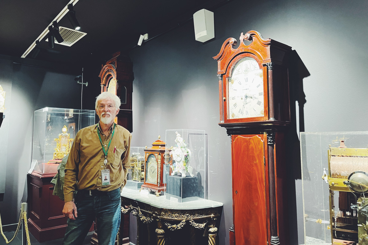 Заведующий Лабораторией научной реставрации часов и музыкальных механизмов Государственного Эрмитажа Михаил Гурьев 