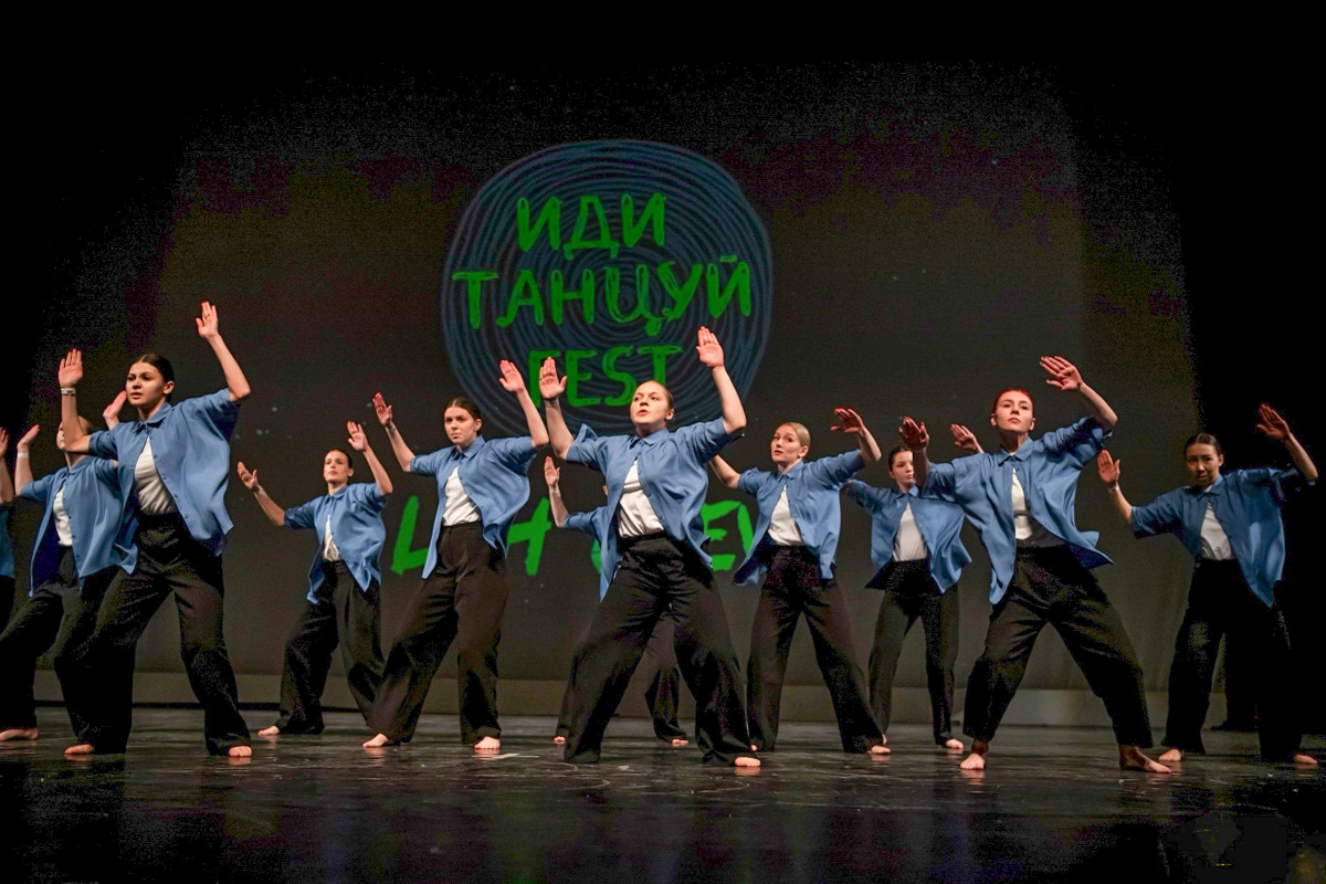 Коллектив LPH Crew на сцене. Фото: #Иди танцуй FEST