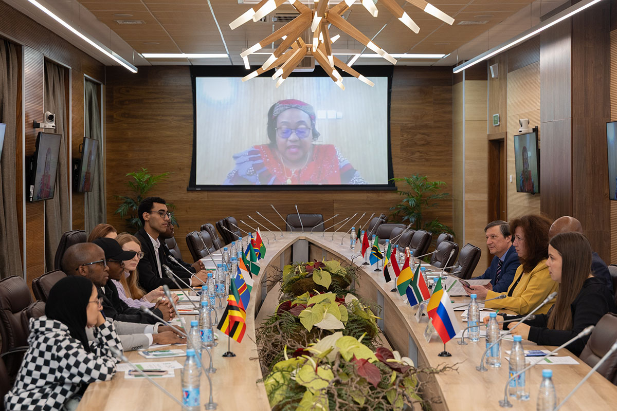 Выступление министра природных ресурсов и туризма Объединенной Республики Танзания Пинди Хазара Чаны 