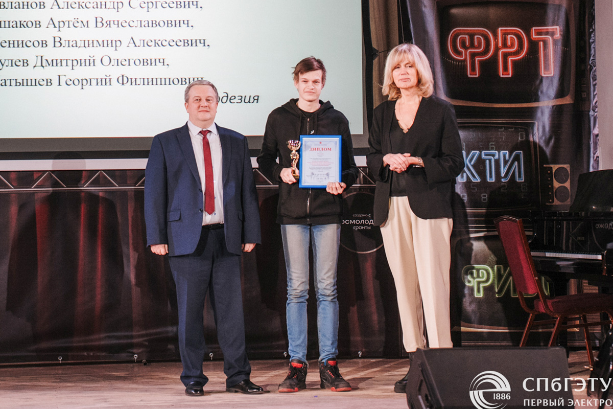 Награждение студента СПбПУ по олимпиаде по физике 